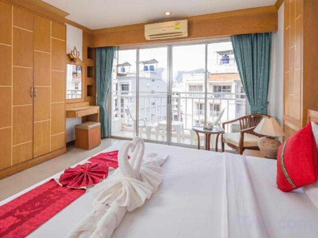 Azure Phuket Hotel Patong Exterior photo