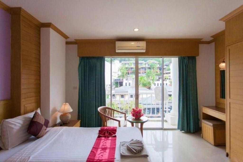Azure Phuket Hotel Patong Exterior photo