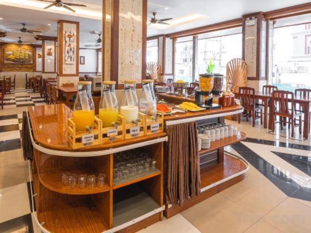 Azure Phuket Hotel Patong Exterior photo