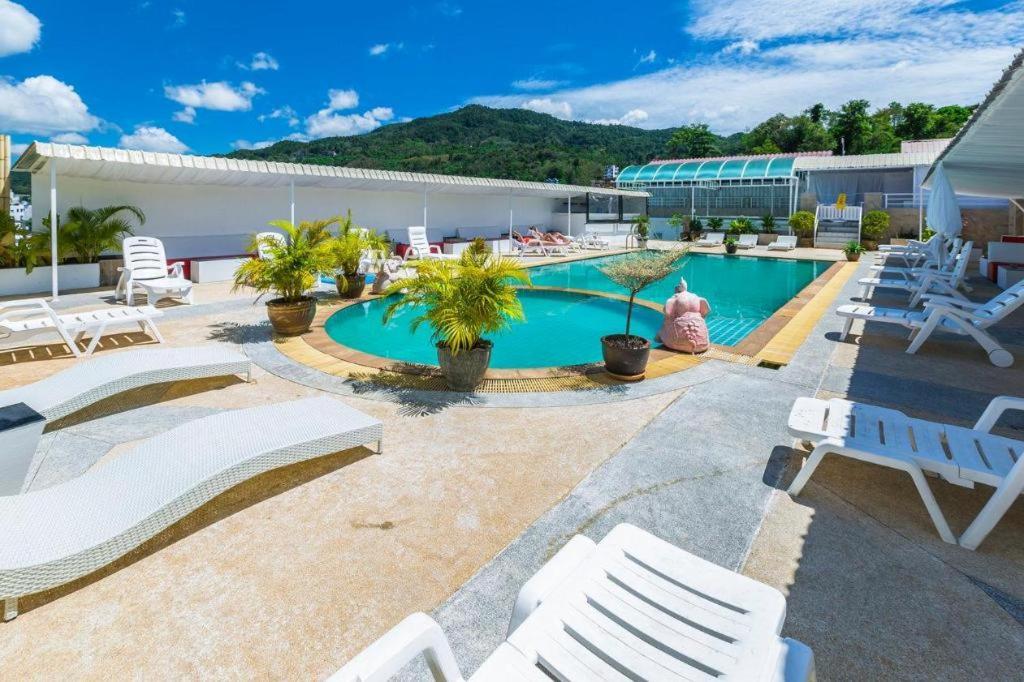 Azure Phuket Hotel Patong Exterior photo