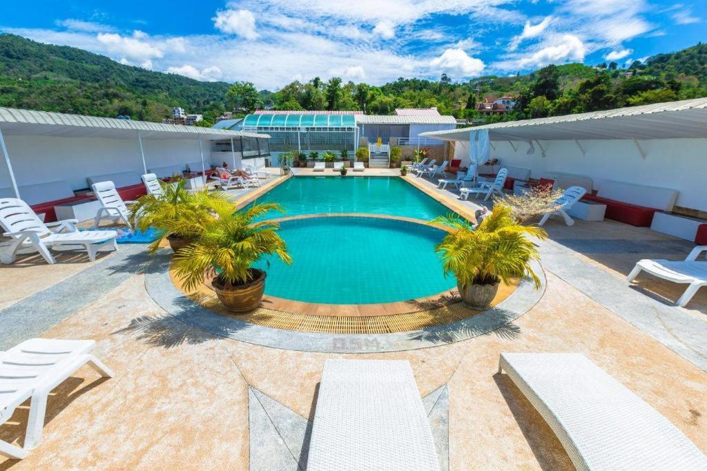 Azure Phuket Hotel Patong Exterior photo