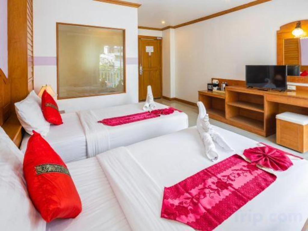 Azure Phuket Hotel Patong Exterior photo