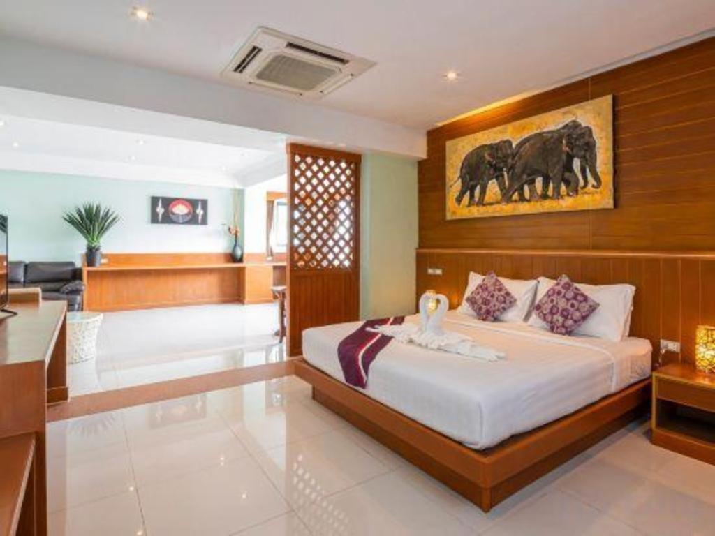 Azure Phuket Hotel Patong Exterior photo