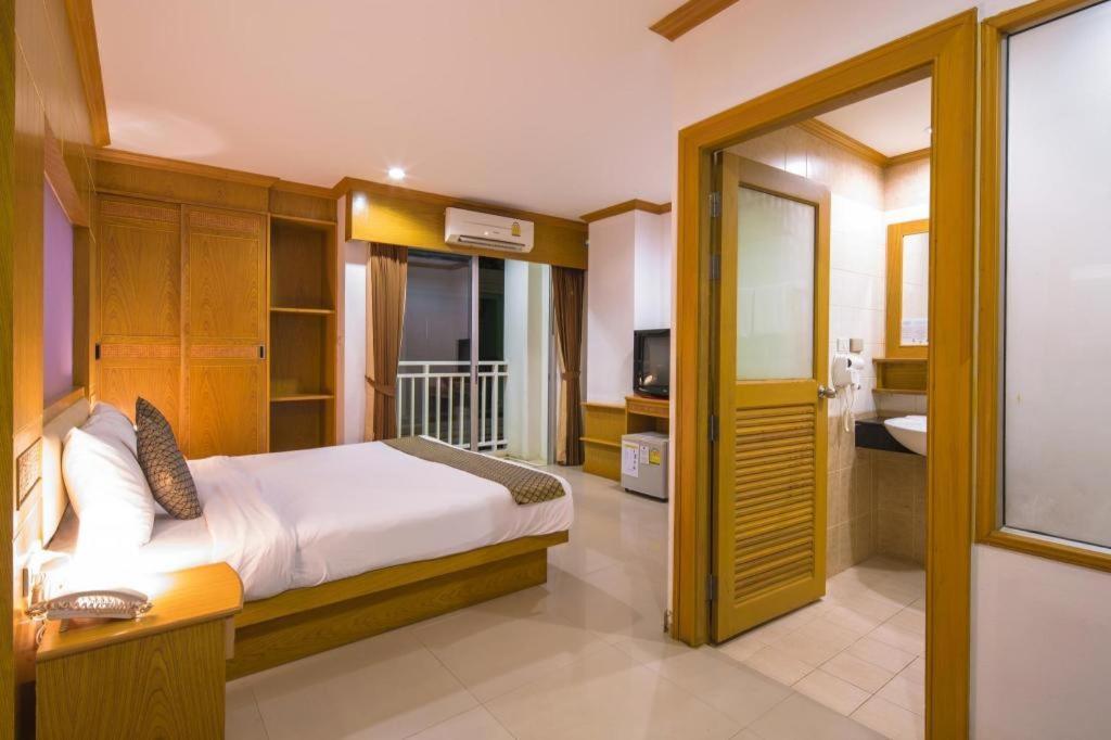 Azure Phuket Hotel Patong Exterior photo