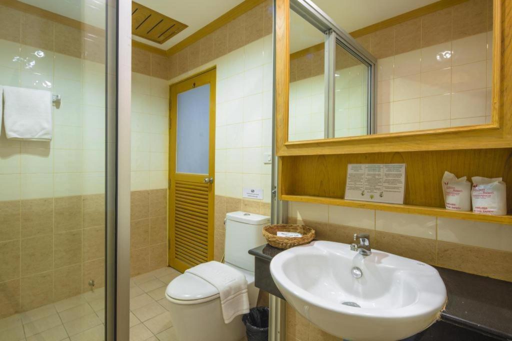 Azure Phuket Hotel Patong Exterior photo