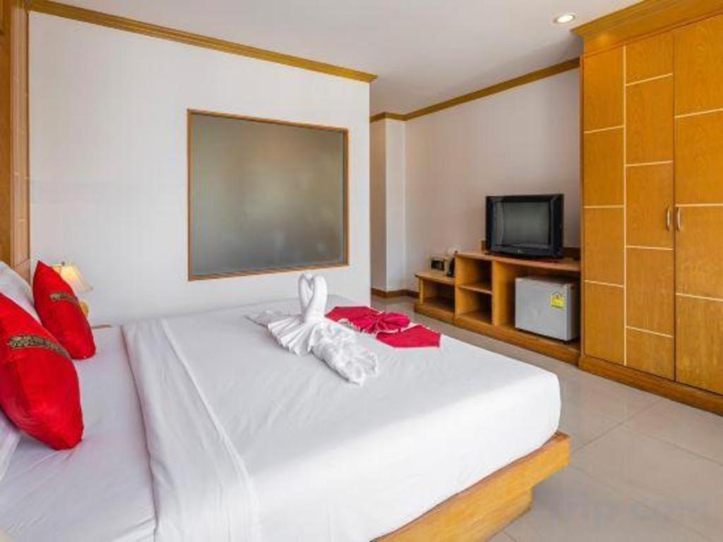 Azure Phuket Hotel Patong Exterior photo