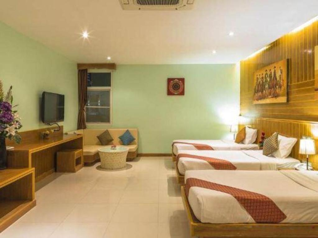 Azure Phuket Hotel Patong Exterior photo