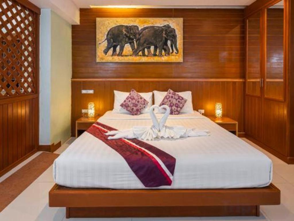 Azure Phuket Hotel Patong Exterior photo