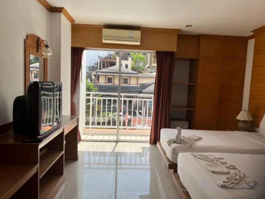 Azure Phuket Hotel Patong Exterior photo