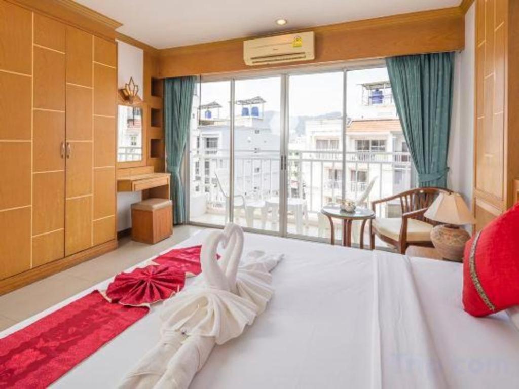 Azure Phuket Hotel Patong Exterior photo